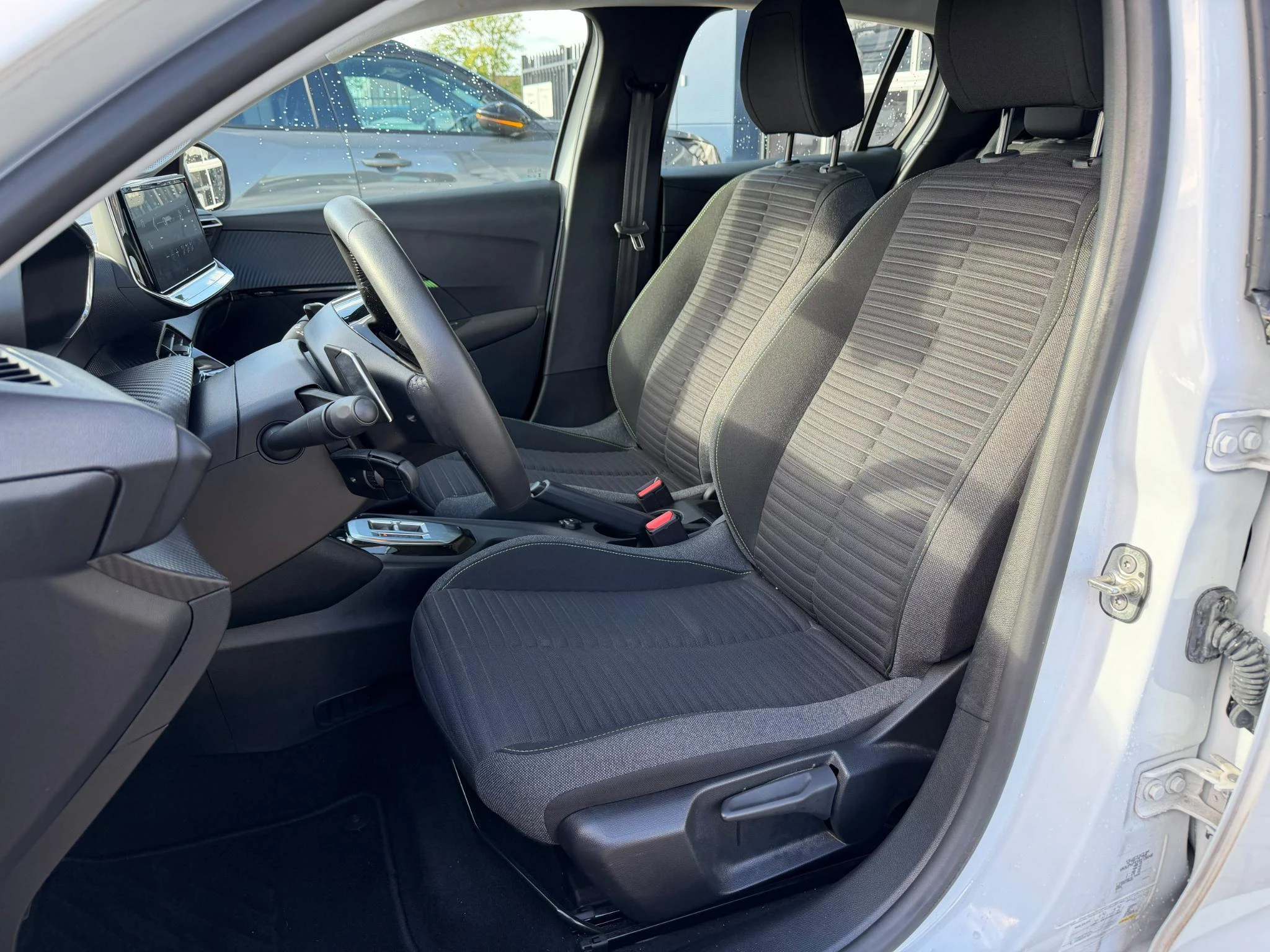 Peugeot-208-image-1