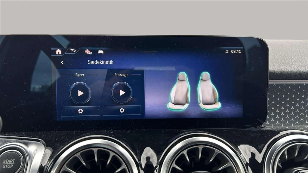 Mercedes-Benz-EQB-image-16