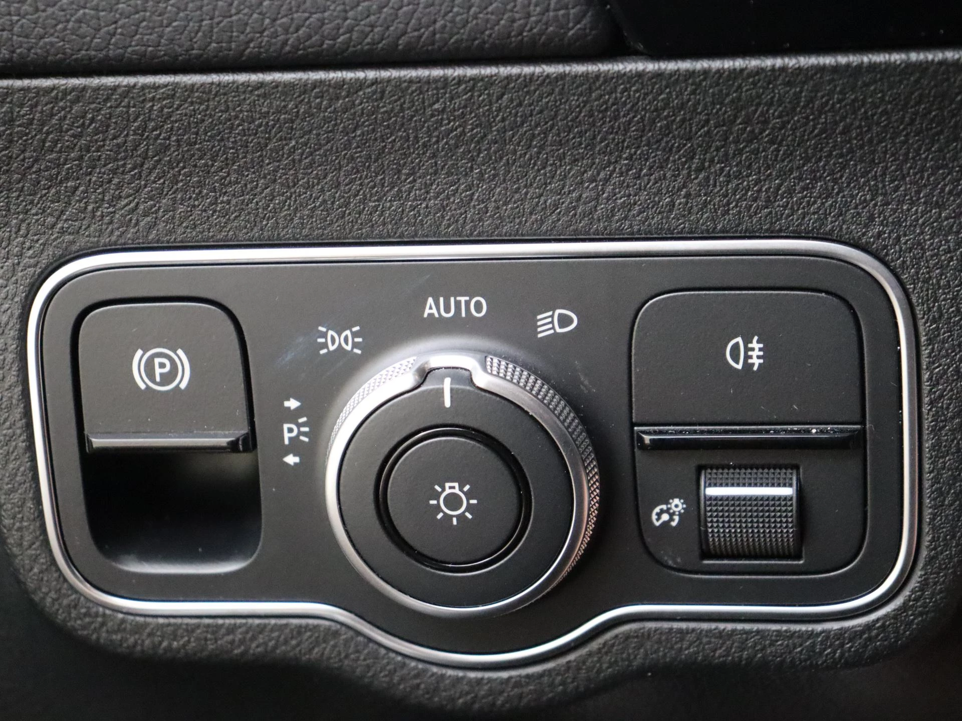 Mercedes-Benz-B-Klasse-image-24