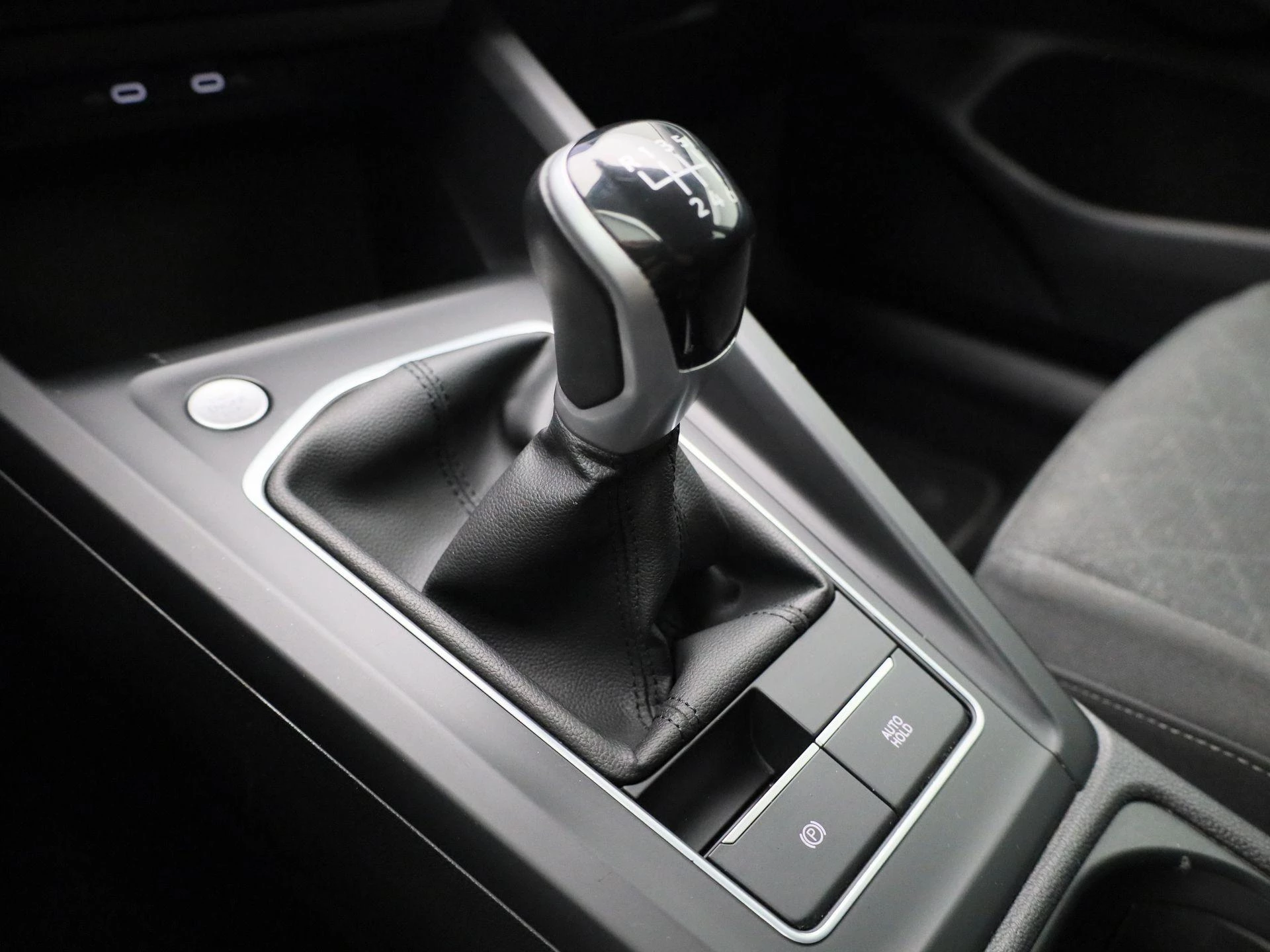 Volkswagen-Golf-image-19