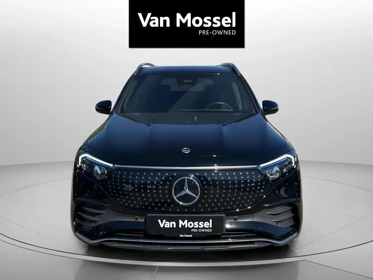 Mercedes-Benz-EQB-image-1