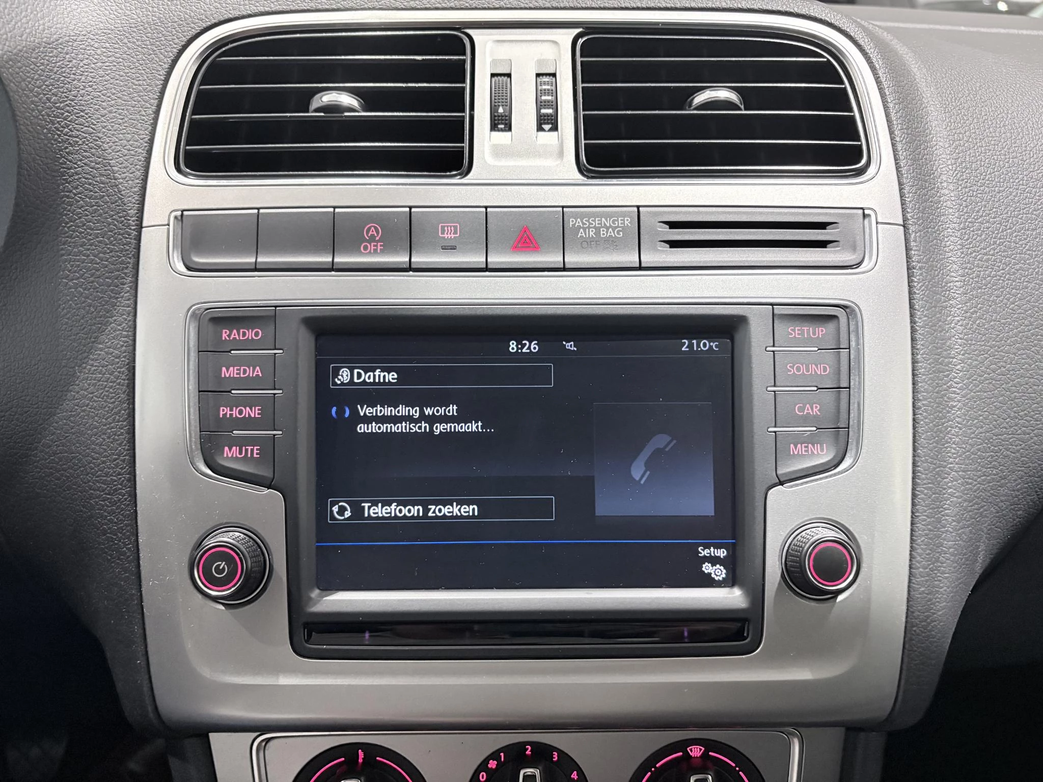 Volkswagen-Polo-image-18