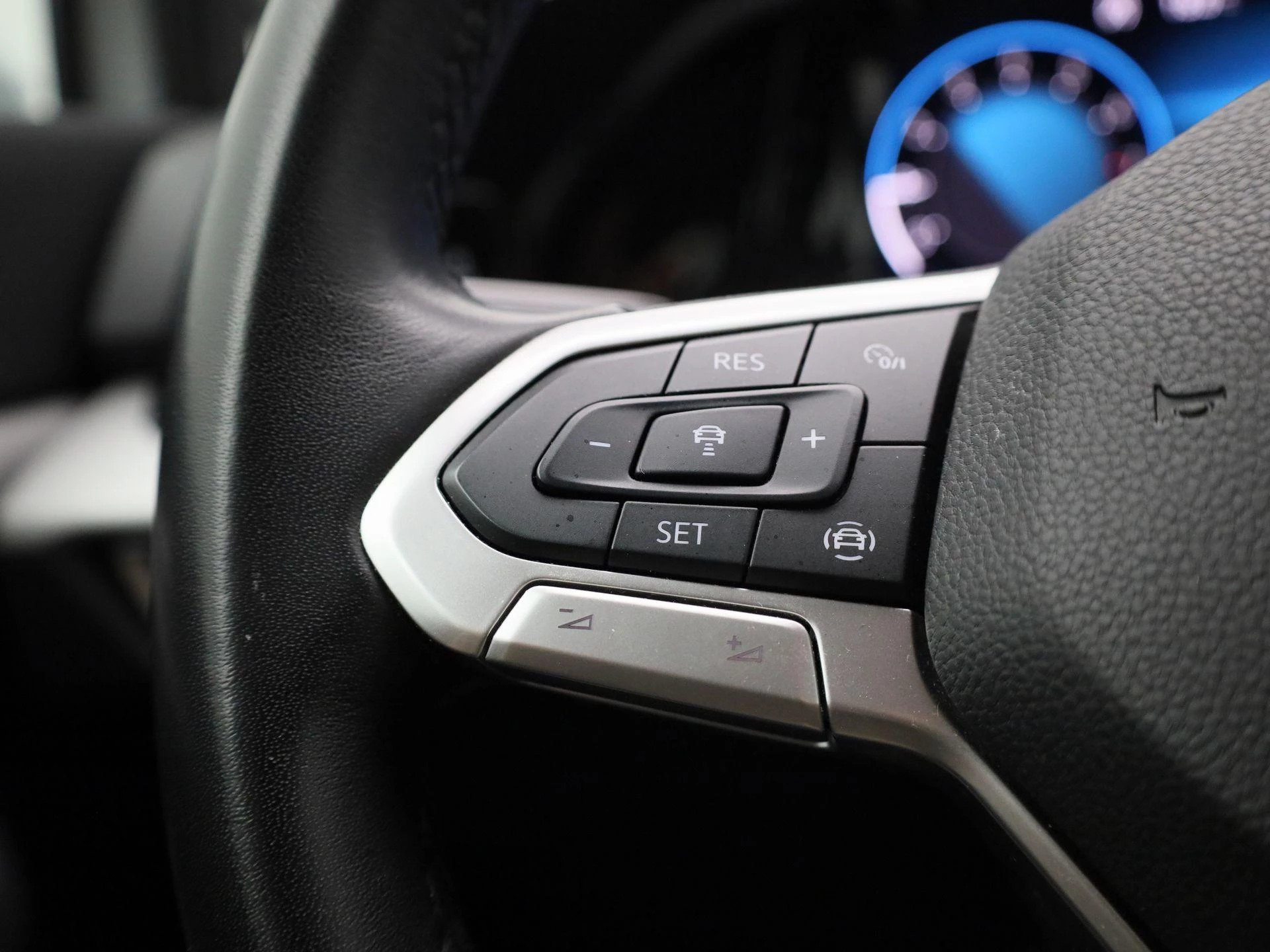 Volkswagen-Golf-image-21