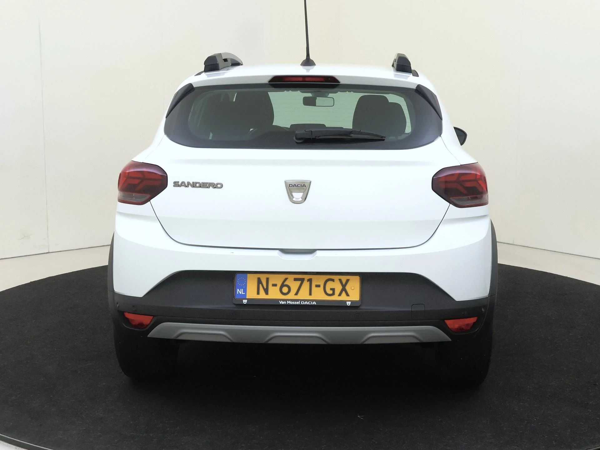 Dacia-Sandero Stepway-image-4