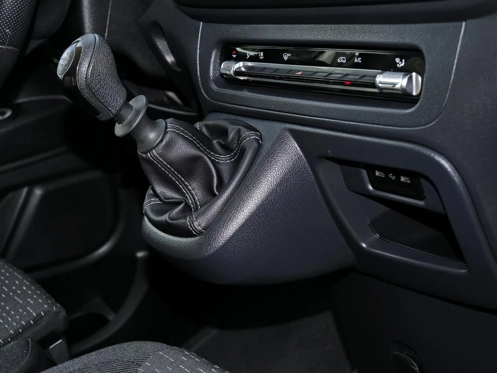 Mercedes-Benz-Vito 116-image-11