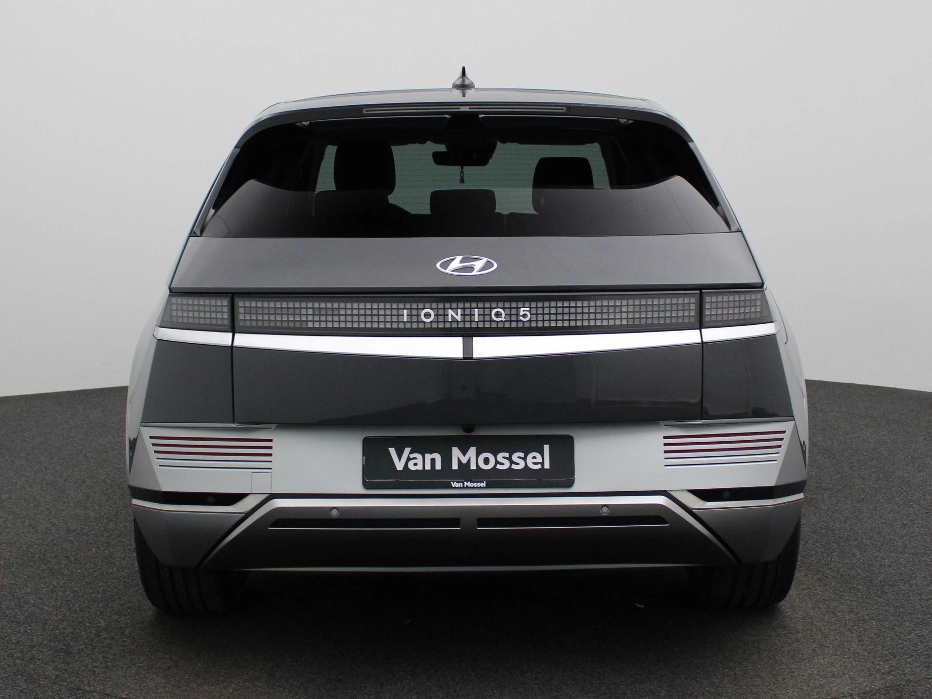 Hyundai-IONIQ 5-image-4
