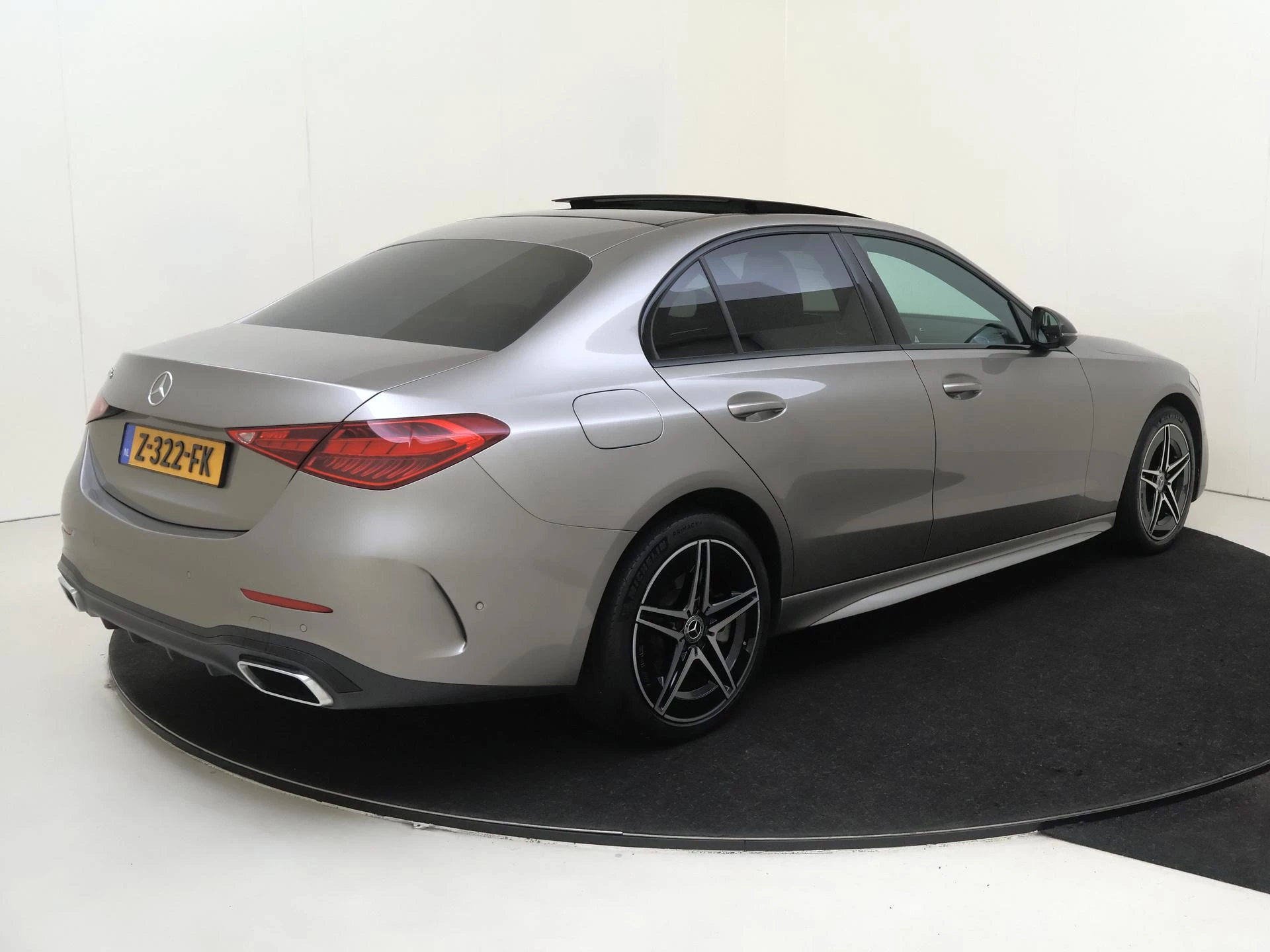 Mercedes-Benz-C-Klasse-image-1