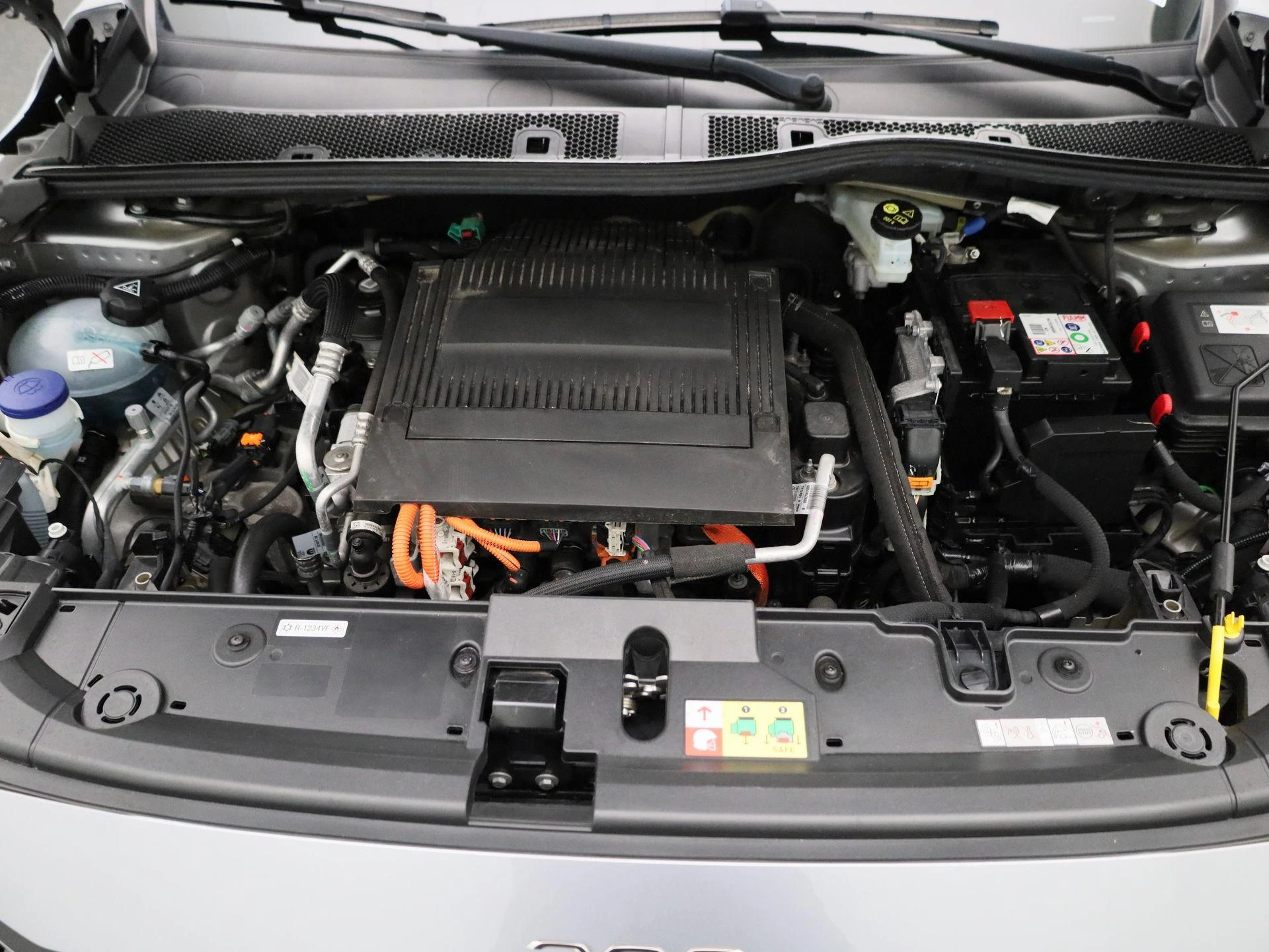 Peugeot-e-208-image-33