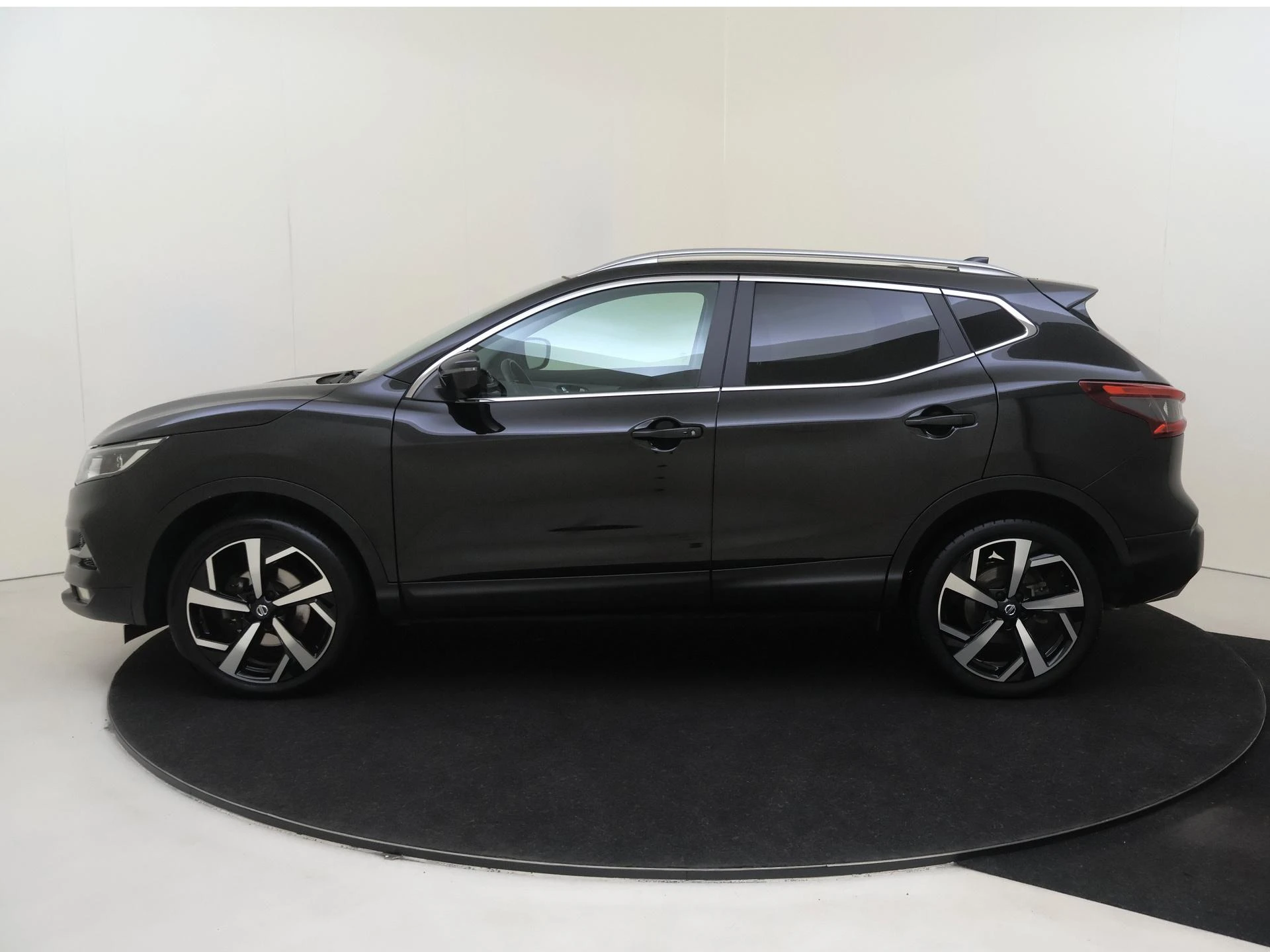 Nissan-QASHQAI-image-7