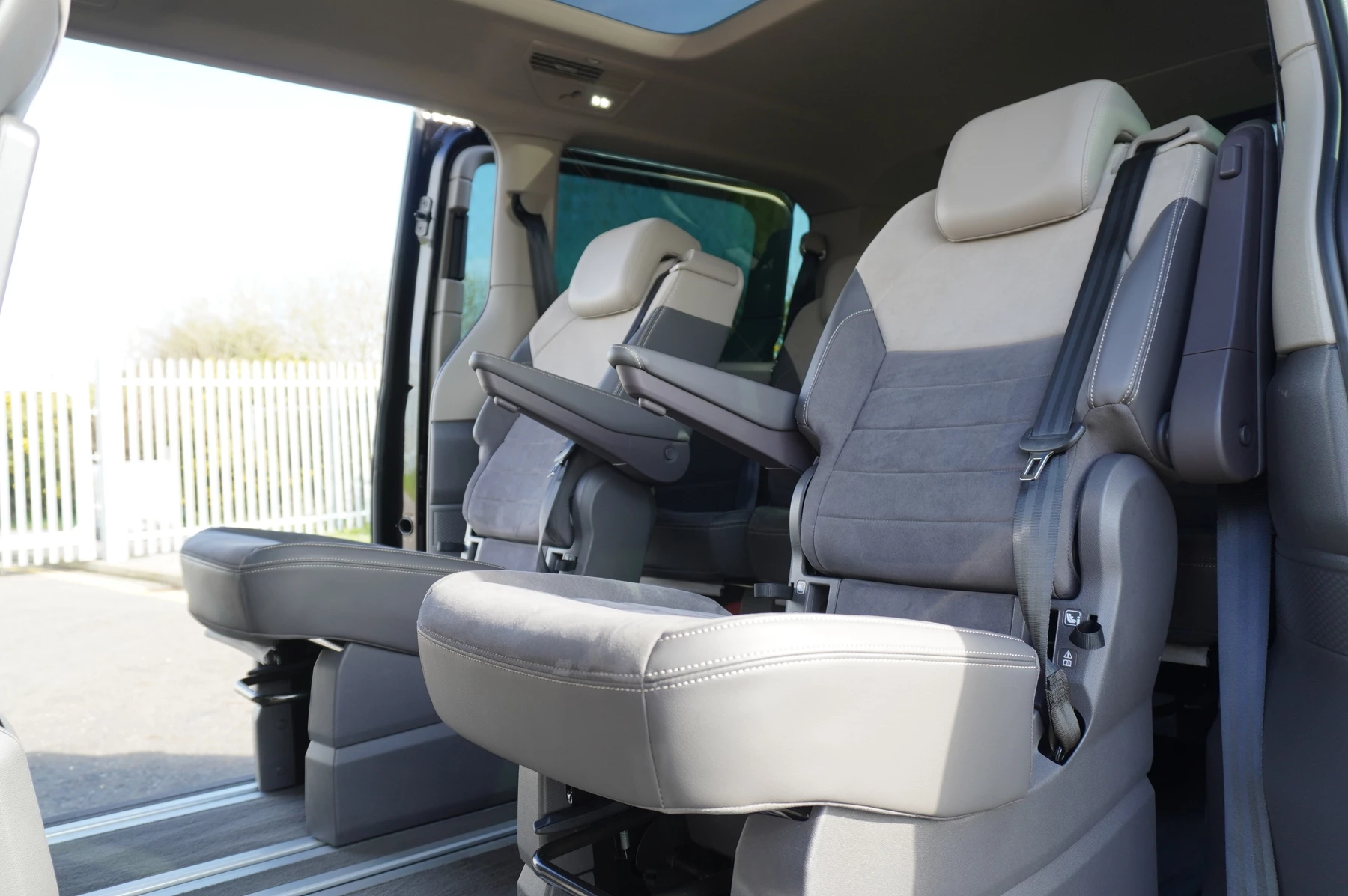 Volkswagen-Multivan-image-10