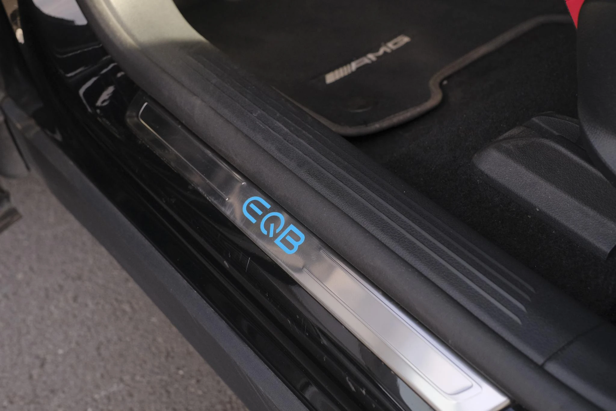 Mercedes-Benz-EQB-image-18