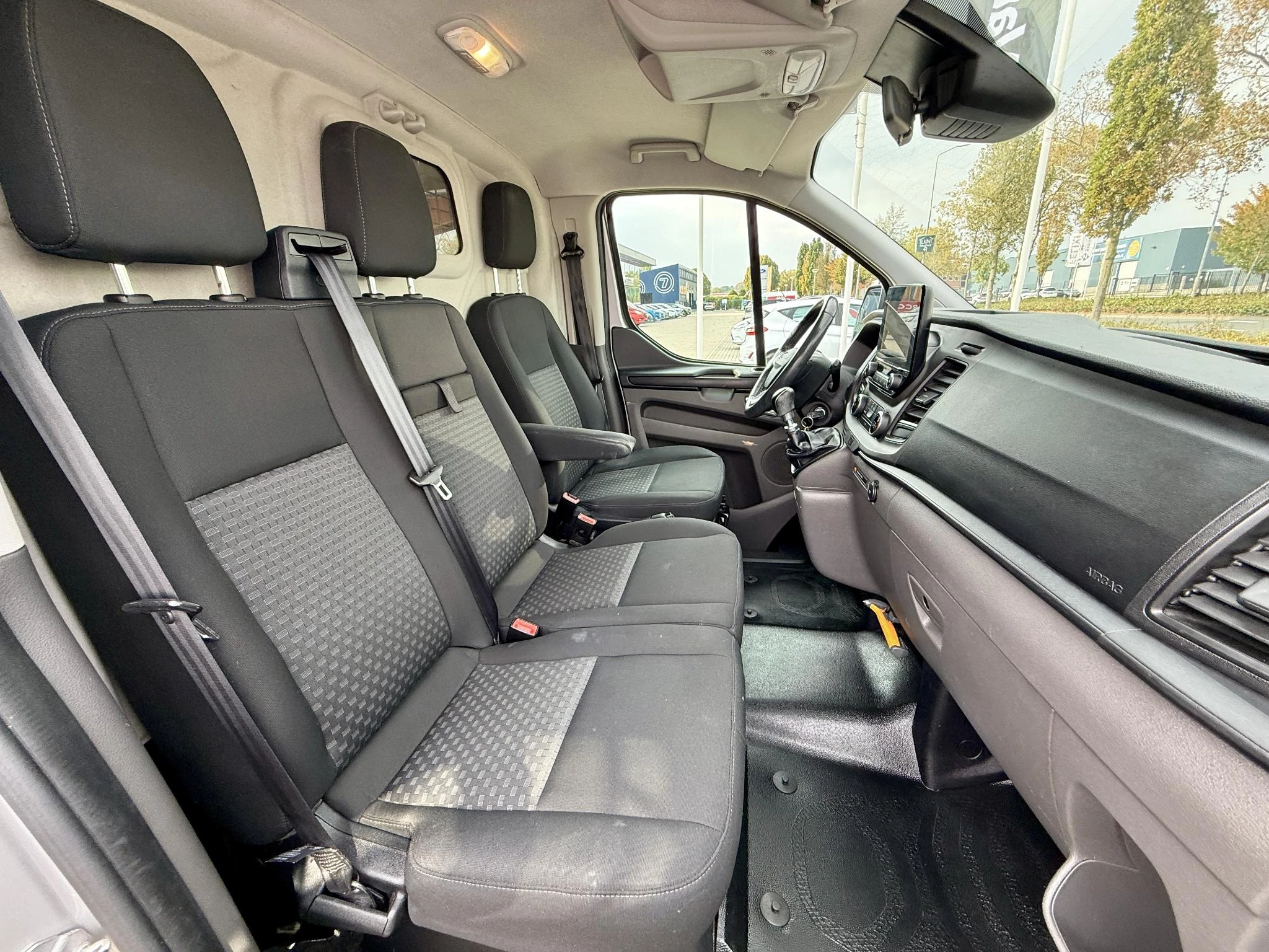 Ford-Transit Custom-image-9