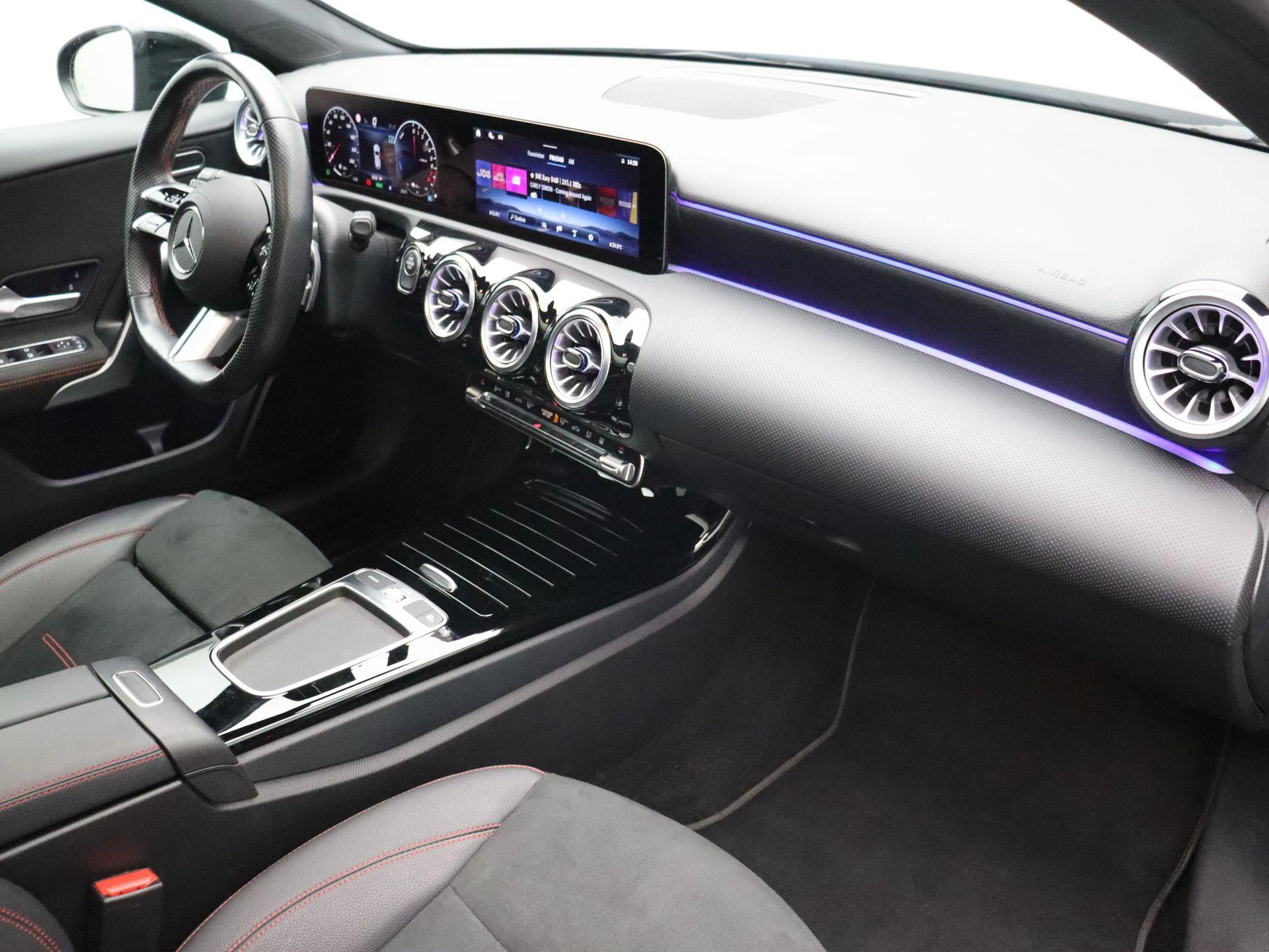 Mercedes-Benz Classe A 250 e AMG Line + PANORAMISCH DAK + CARPLAY + NIGHTPAKKET +