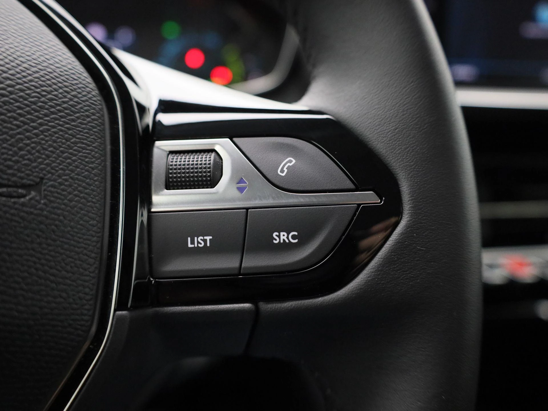 Peugeot-e-208-image-11