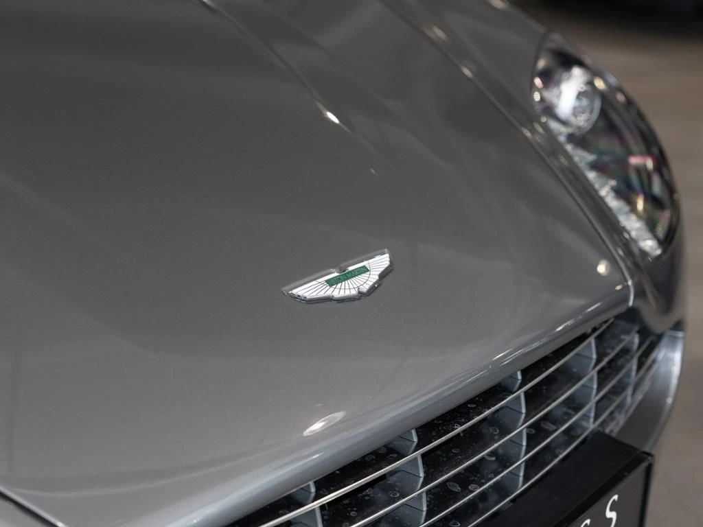Aston Martin-V8 Vantage-image-13
