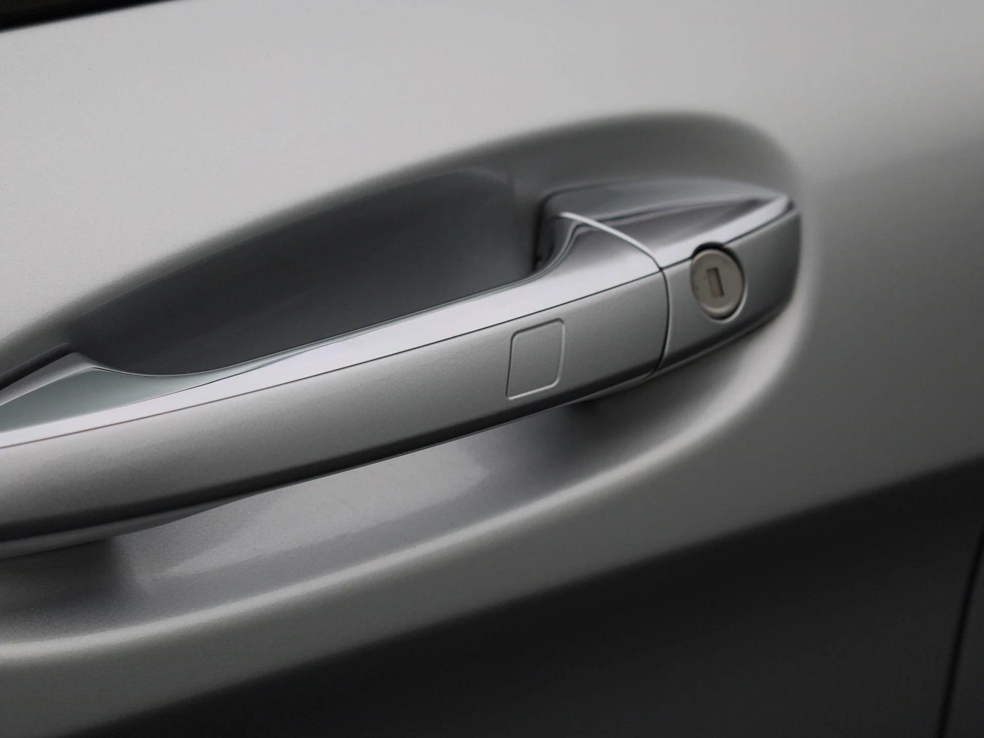 Mercedes-Benz-GLA-image-14