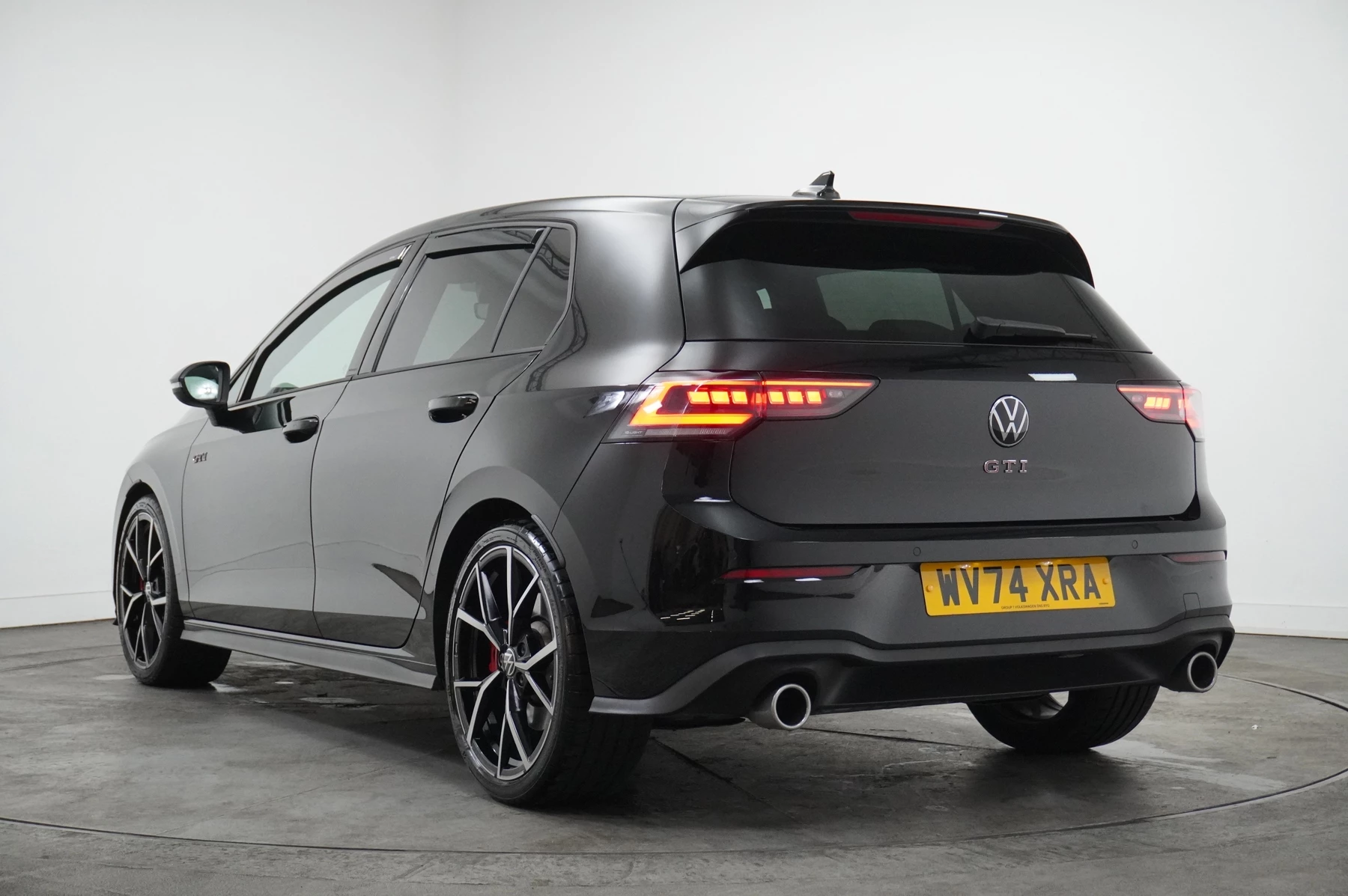 Volkswagen-Golf-image-2