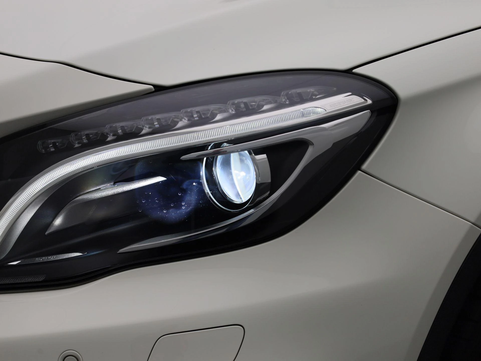 Mercedes-Benz-GLA-image-12
