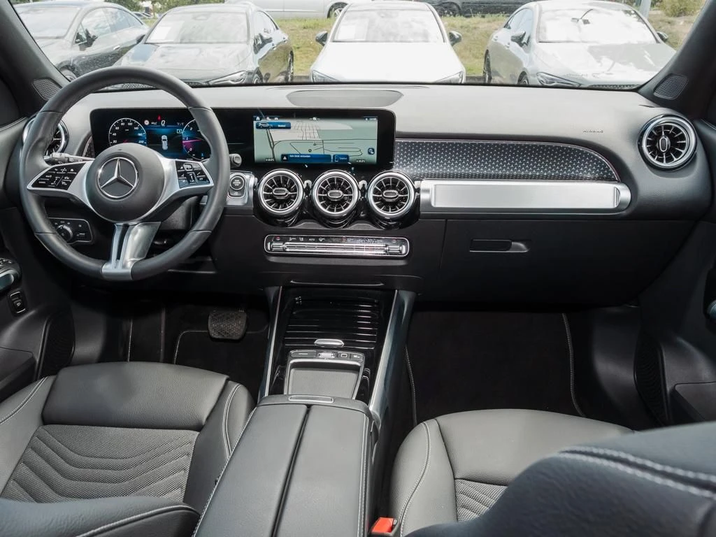 Mercedes-Benz-GLB 200 d-image-13