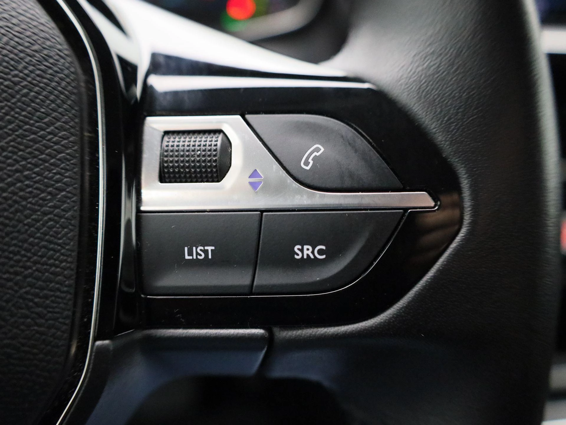 Peugeot-e-208-image-18