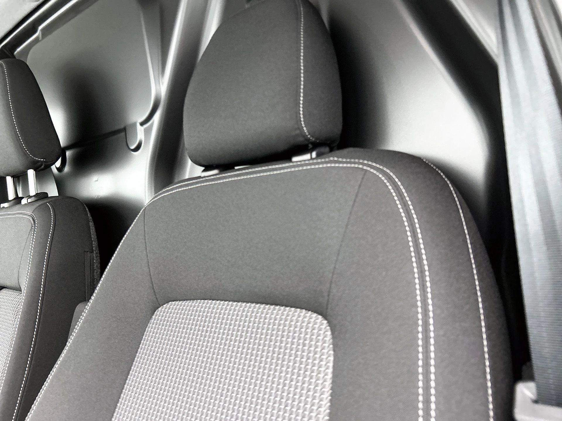 Volkswagen-e-Transporter-image-23