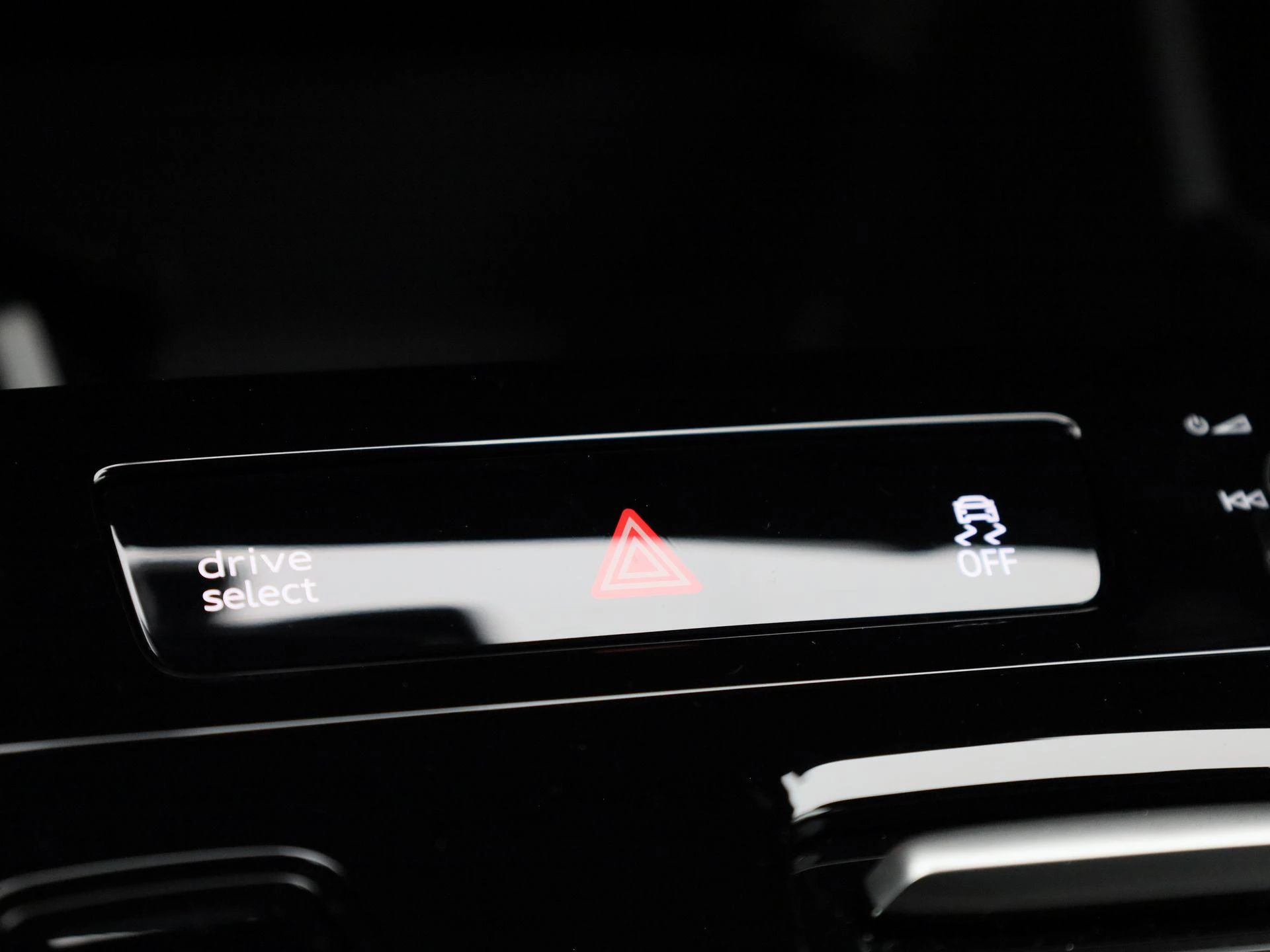 Audi-Q6 e-tron-image-27