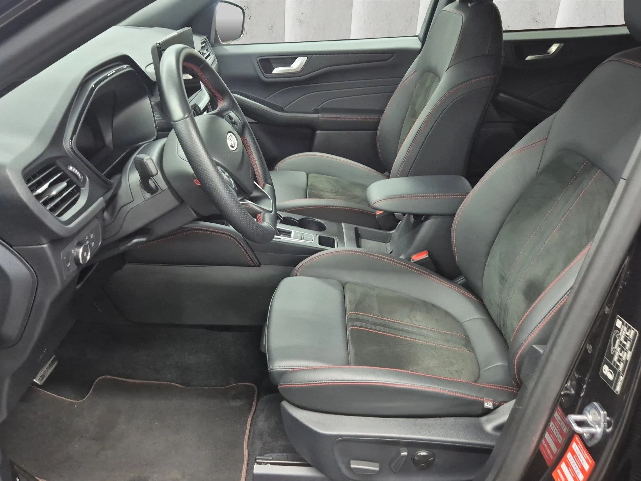 Ford Kuga ST-Line X Aut.*PANO*AHK*360GRAD*LED-MATRIX*NAVI*GRA*WINTER-PKT..