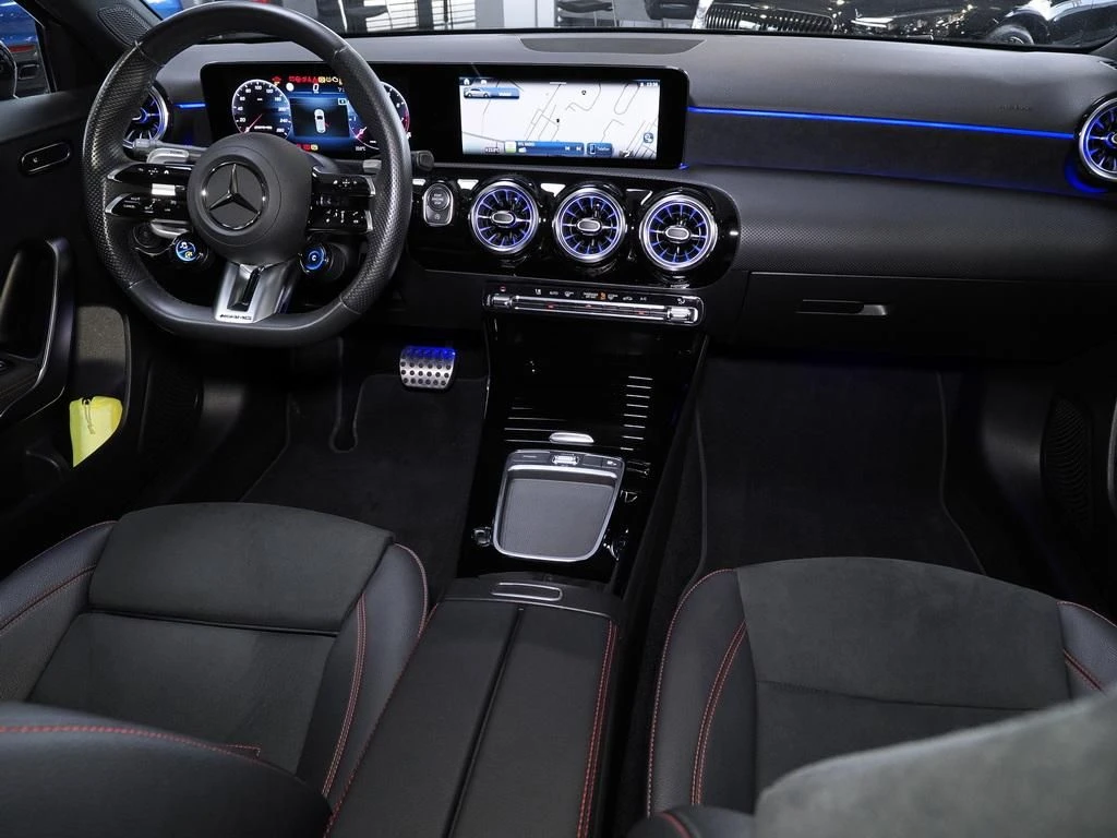Mercedes-AMG-A-Klasse 35-image-12