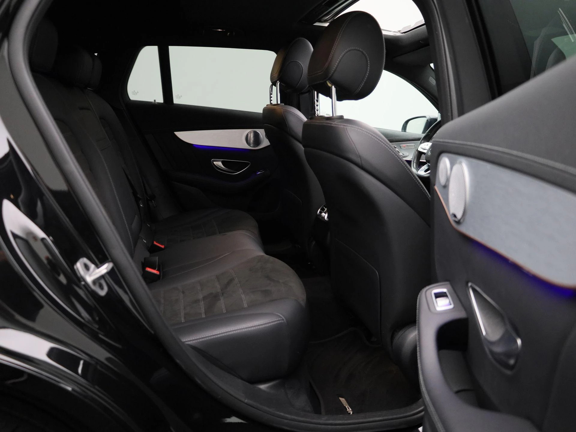 Mercedes-Benz-EQC-image-52