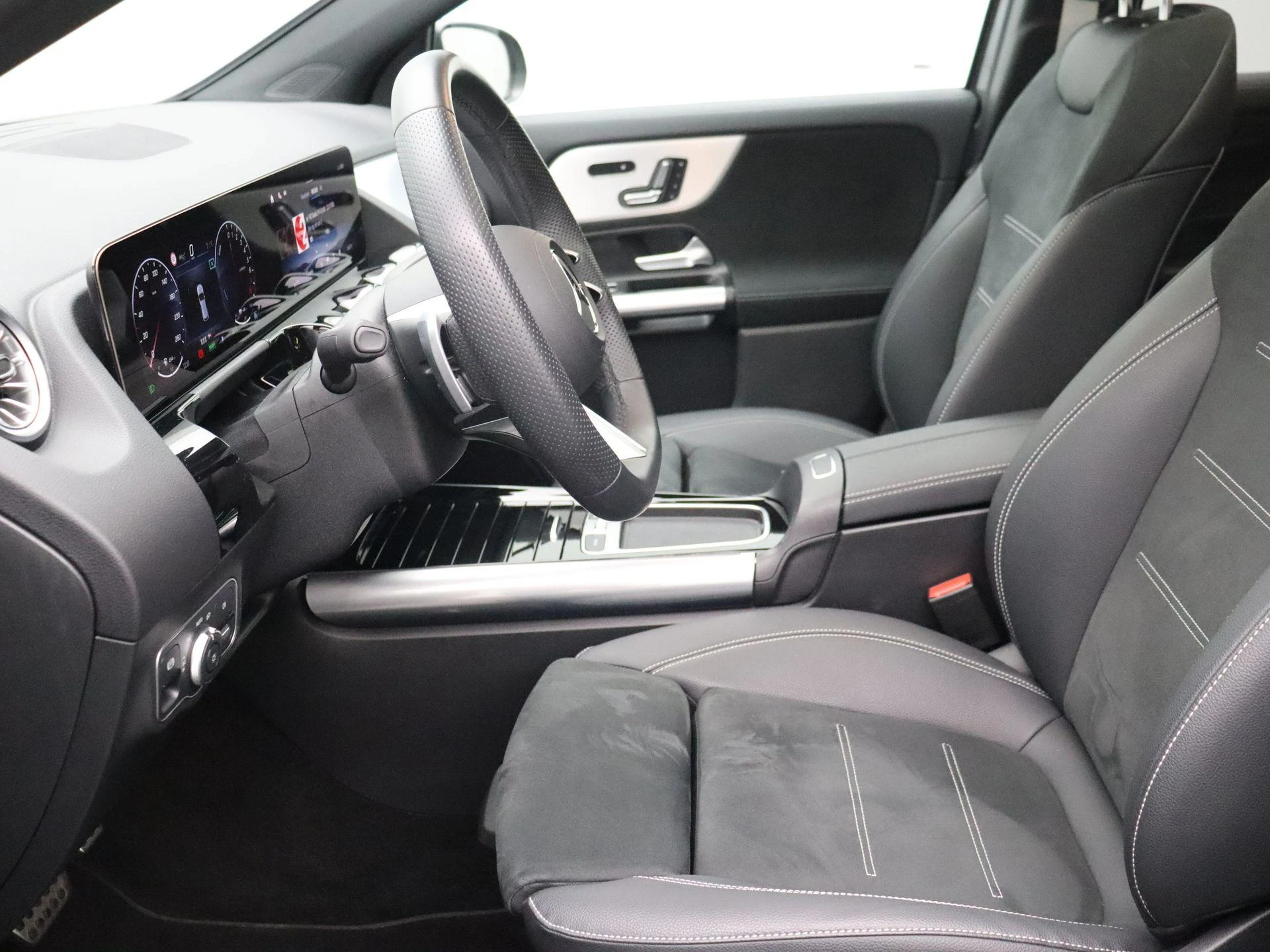 Mercedes-Benz GLA 250 e AMG Line + PREMIUM PLUS PACK + TREKHAAK + PANO + CARPLAY +