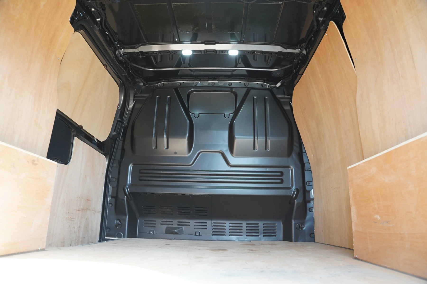 Volkswagen-Transporter-image-9