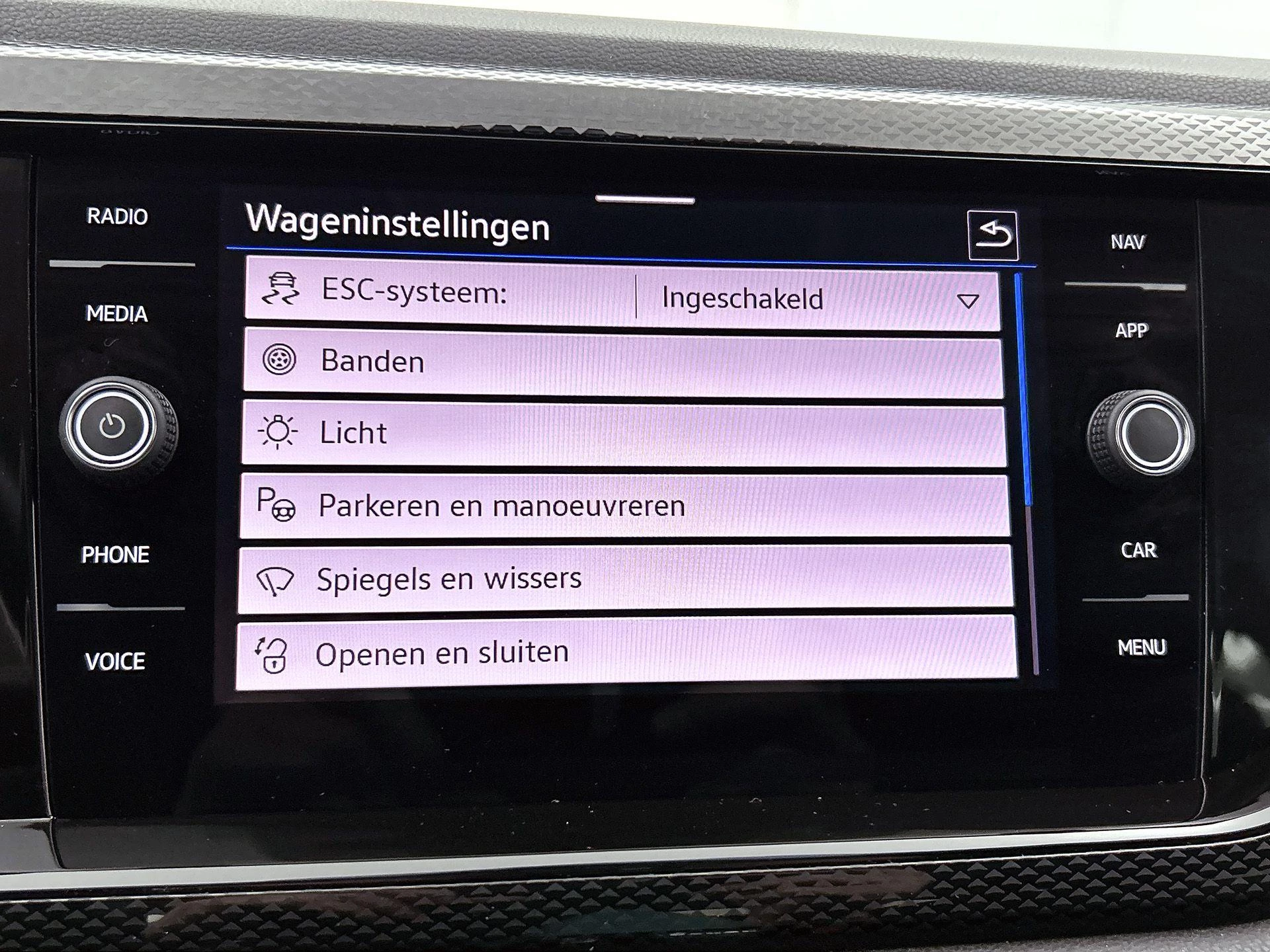 Volkswagen-Polo-image-8