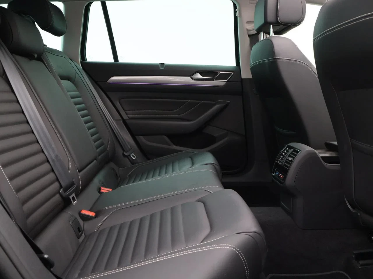 Volkswagen-Passat-image-4