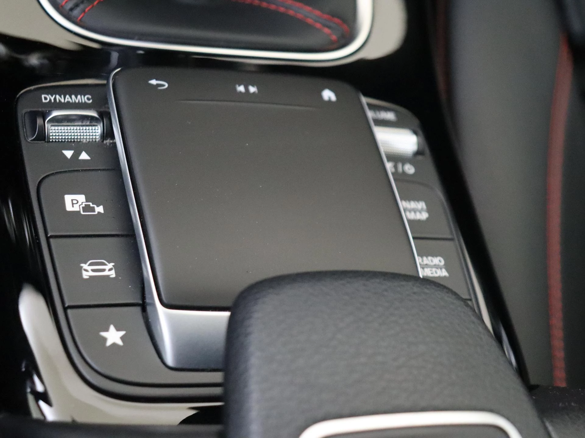 Mercedes-Benz-A-Klasse-image-20