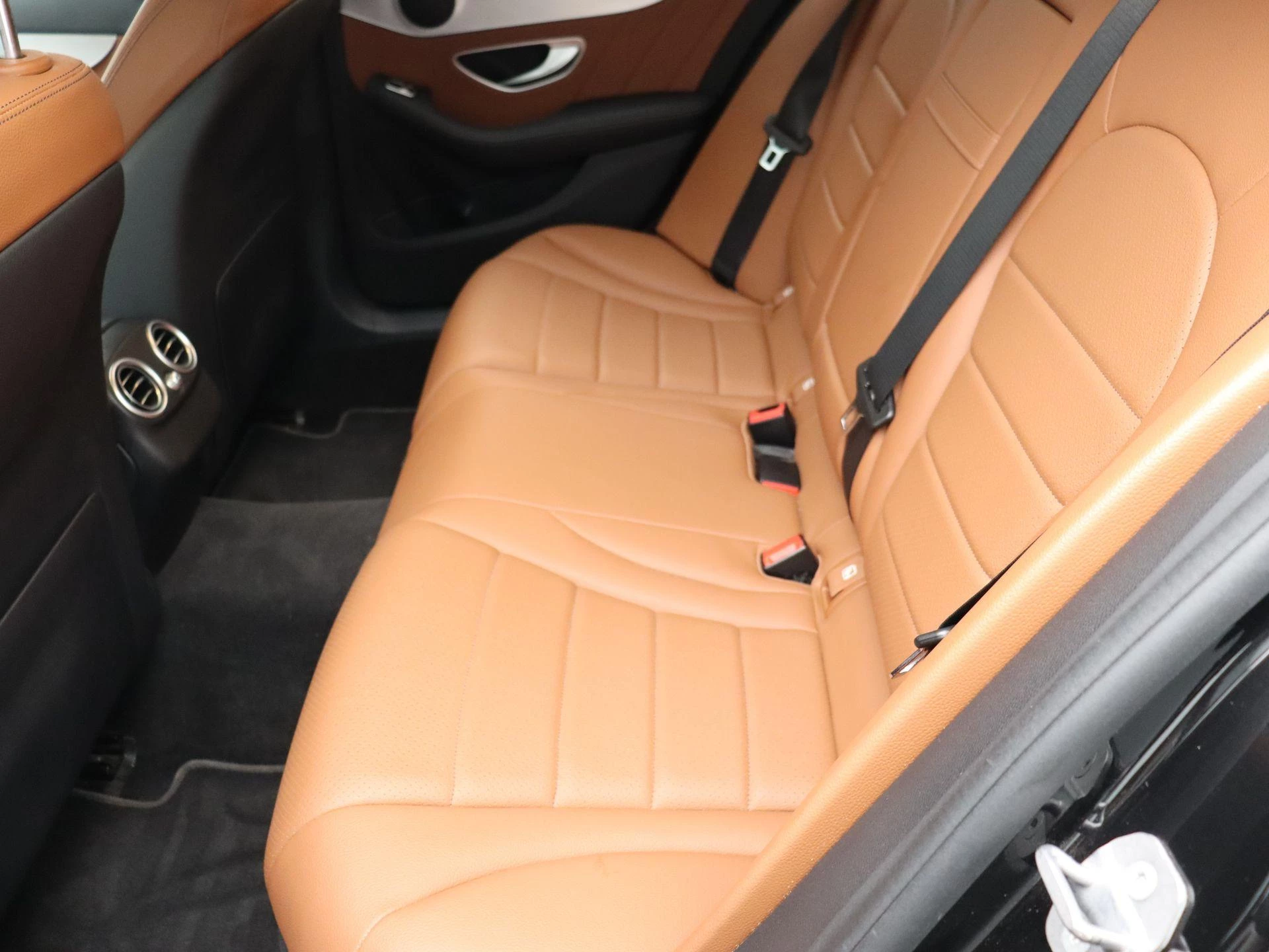 Mercedes-Benz C-Klasse 180 AMG LINE Estate + LEDER + LED + NIGHTPAKKET +