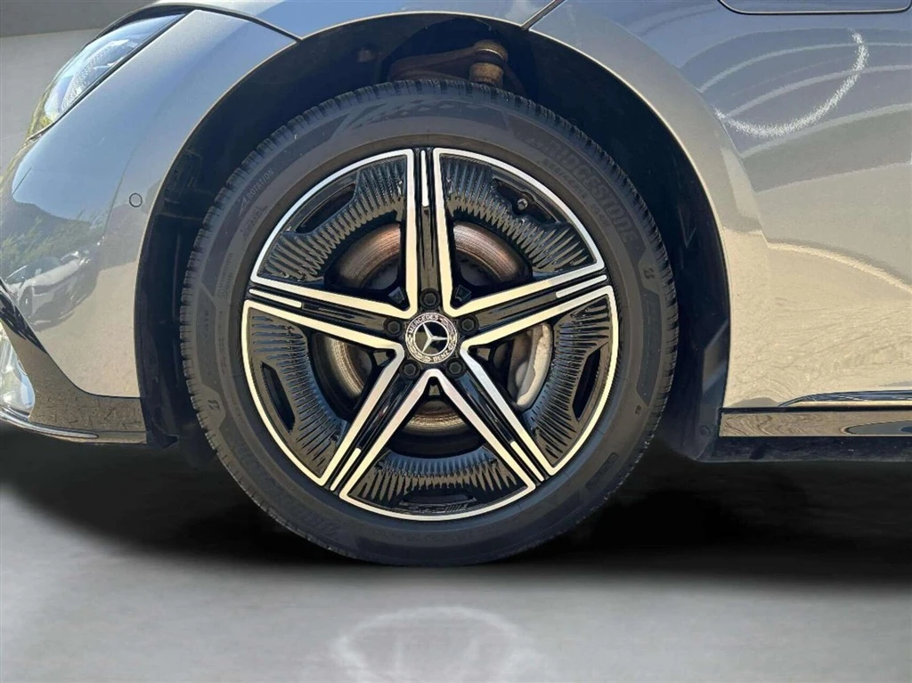 Mercedes-Benz-EQE-image-8
