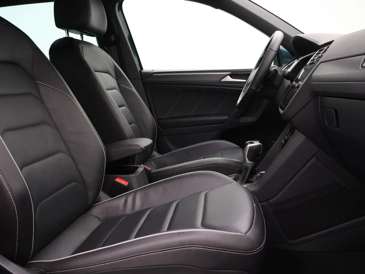 Volkswagen-Tiguan-image-4