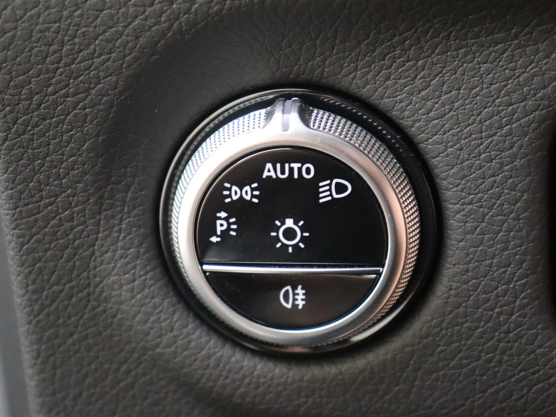 Mercedes-Benz-EQE-image-22