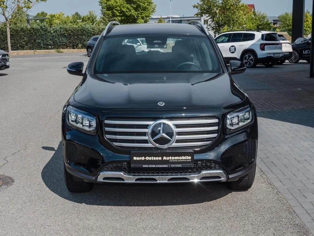 Mercedes-Benz-GLB 200 d-image-3