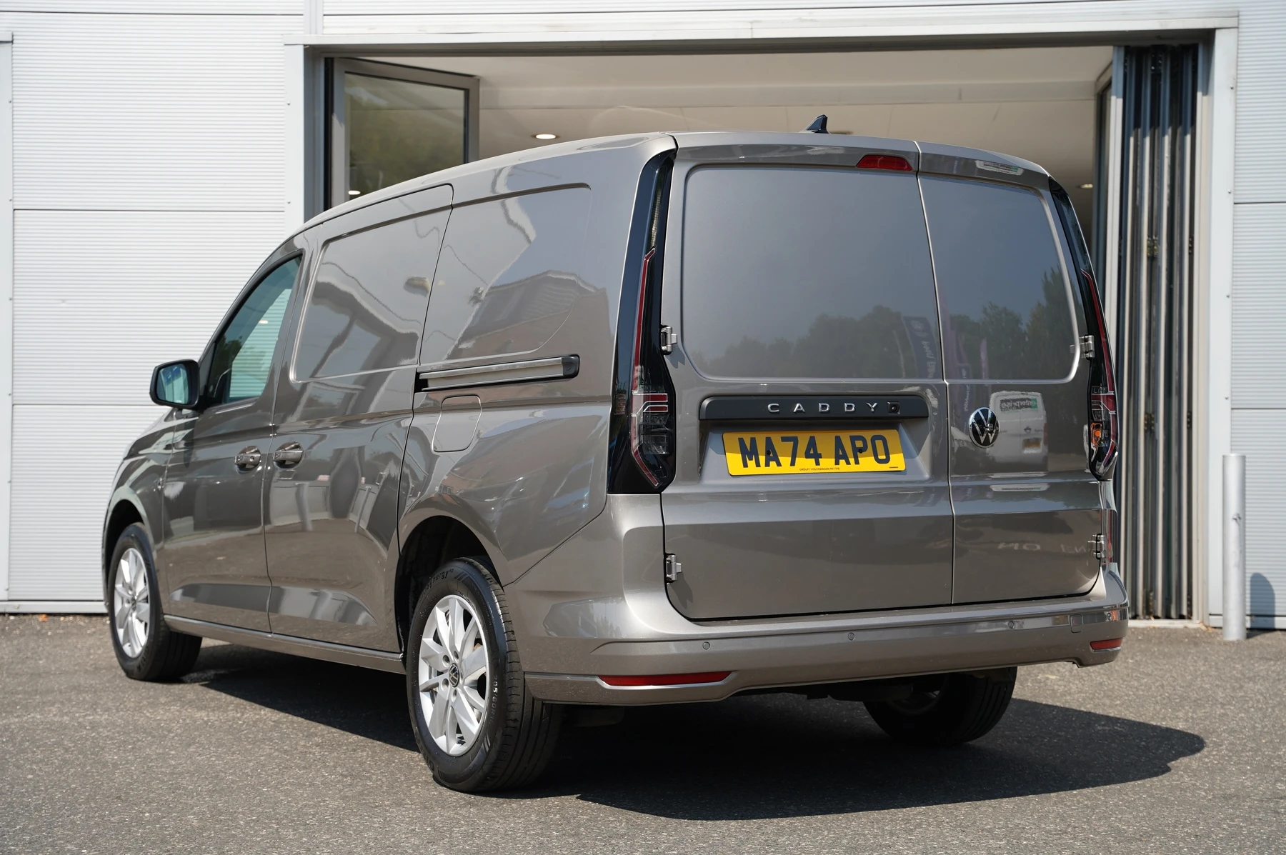 Volkswagen-Caddy-image-2