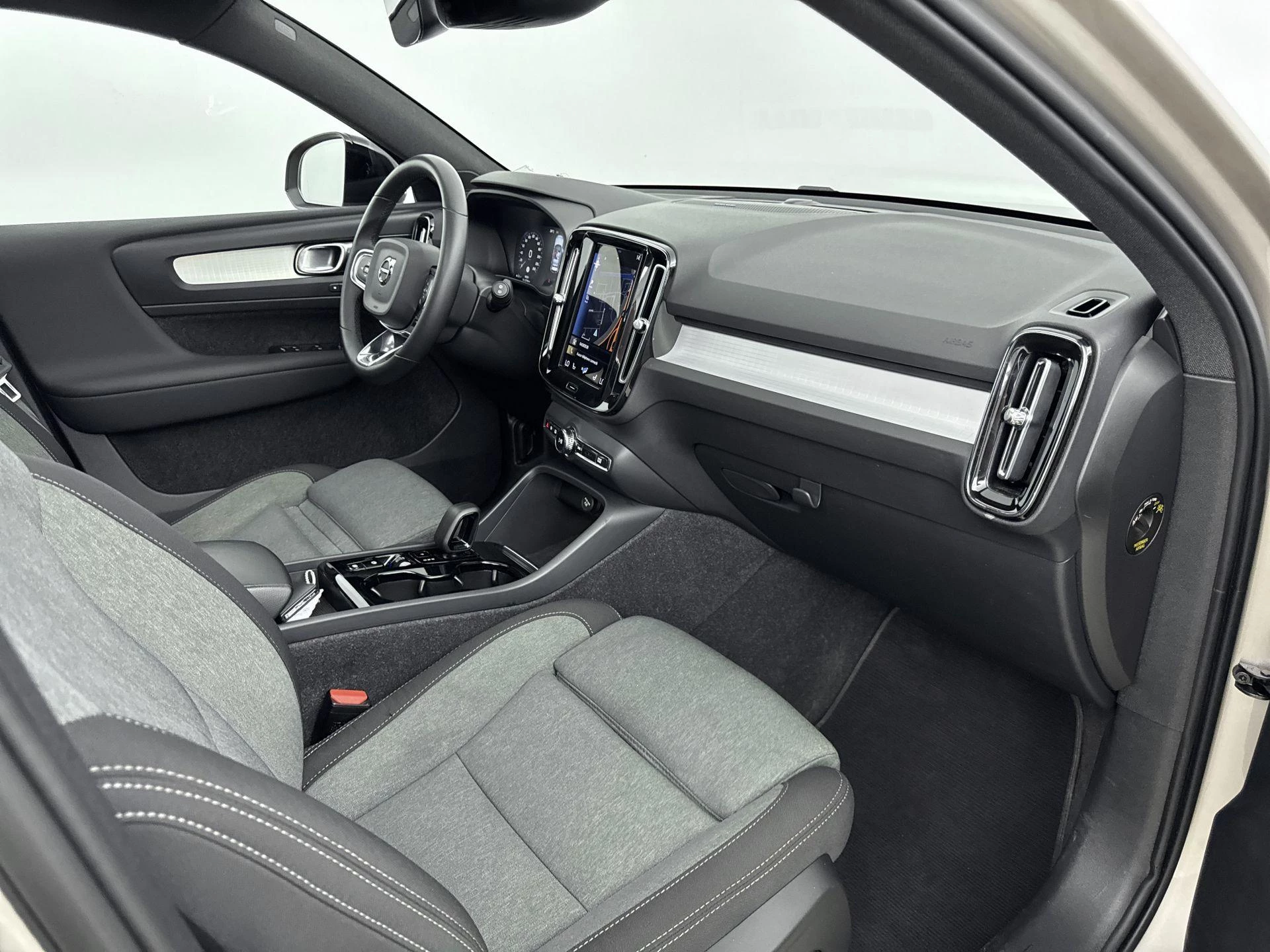 Volvo XC40 T4 Recharge Plus Dark