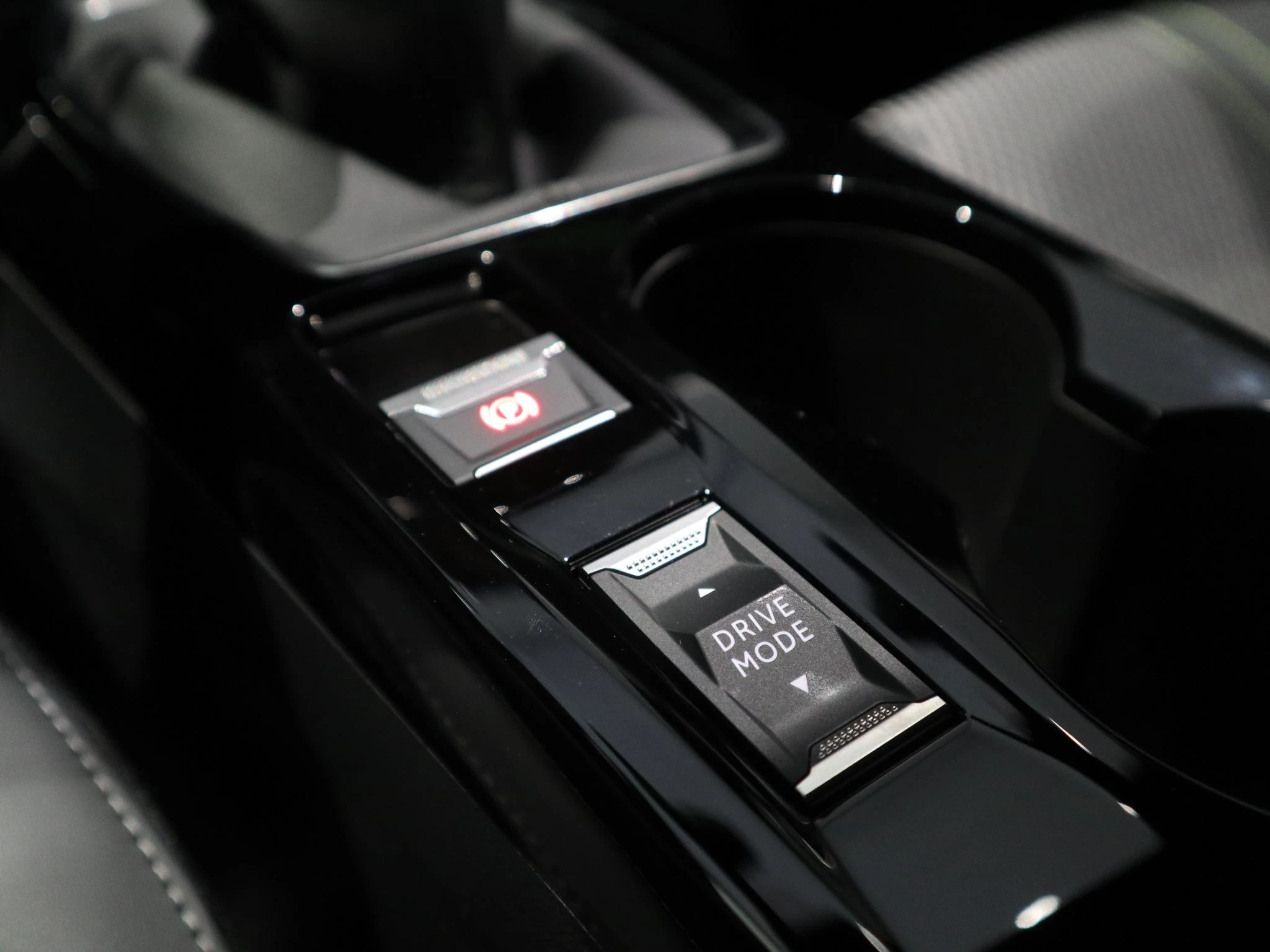 Peugeot-e-208-image-24