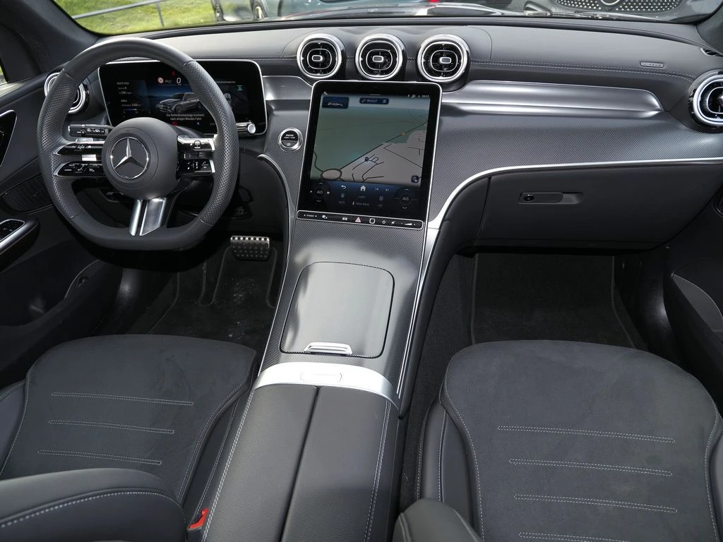 Mercedes-Benz-GLC 220 d-image-12