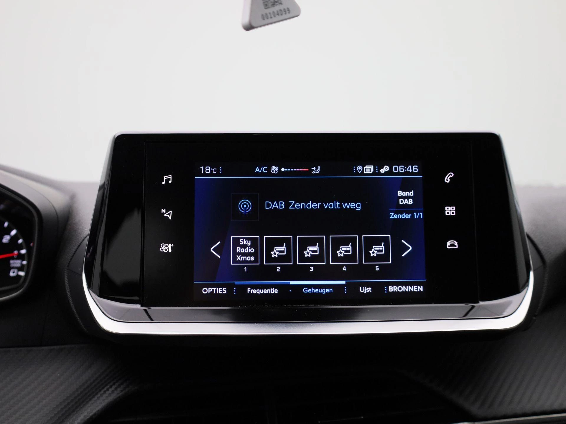 Peugeot-208-image-16