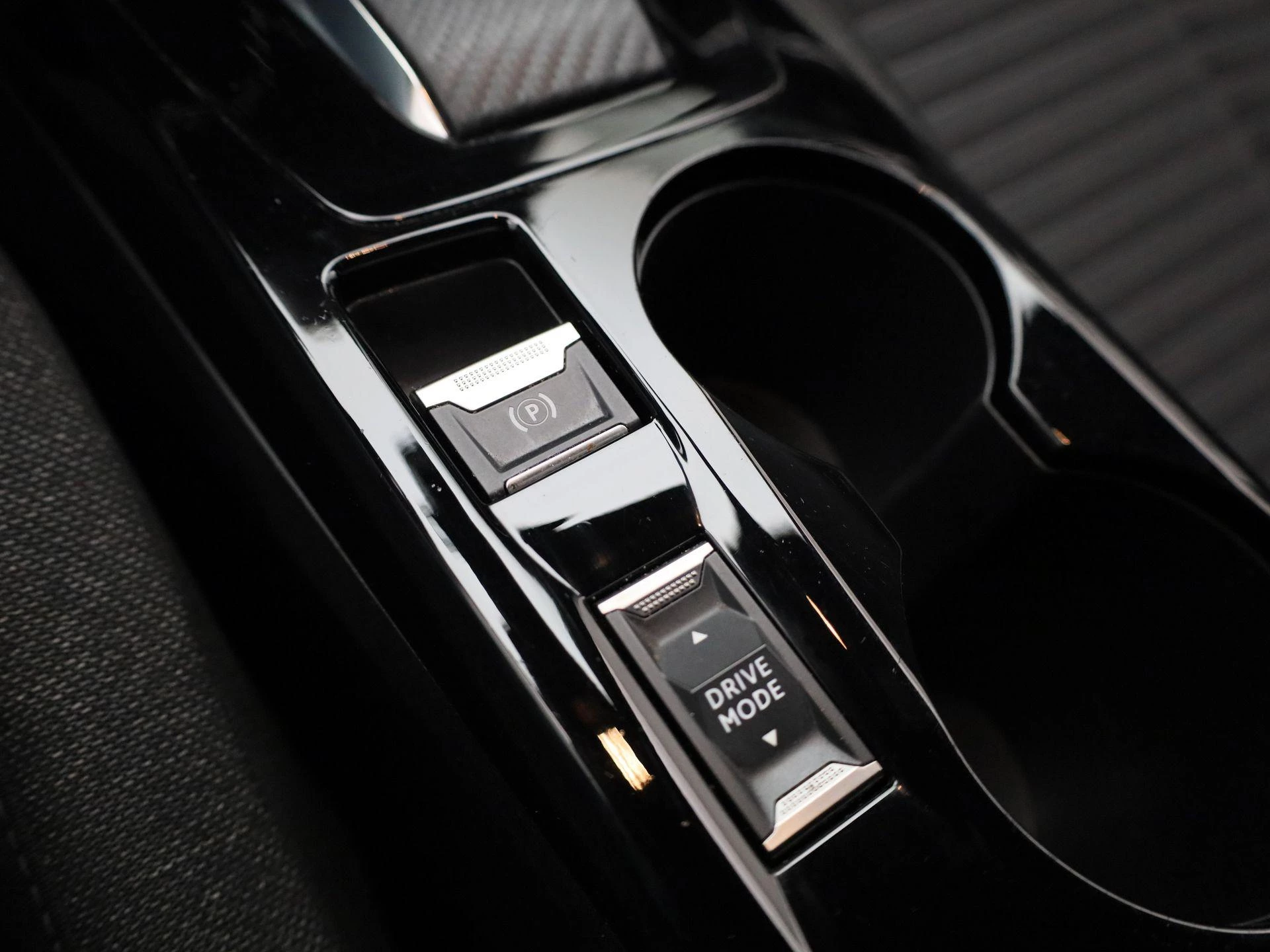 Peugeot-e-2008-image-26