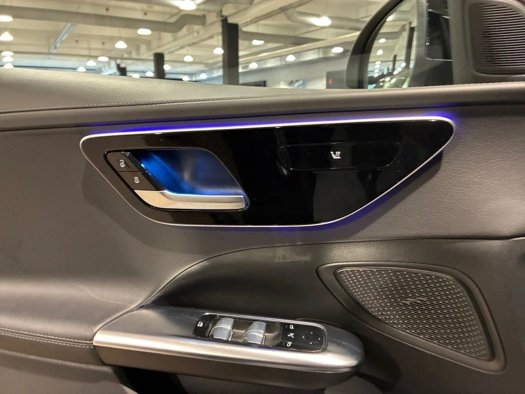 Mercedes-Benz-C-Klasse 180-image-8