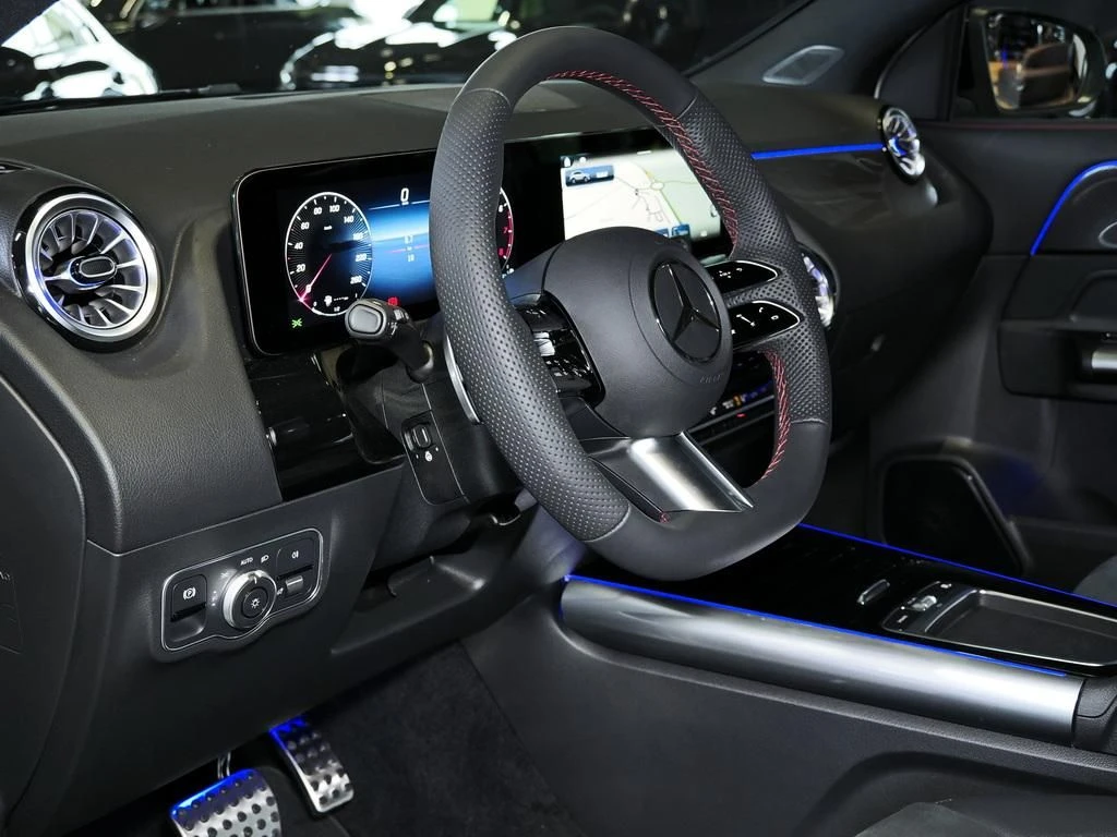 Mercedes-Benz-GLA 200-image-6