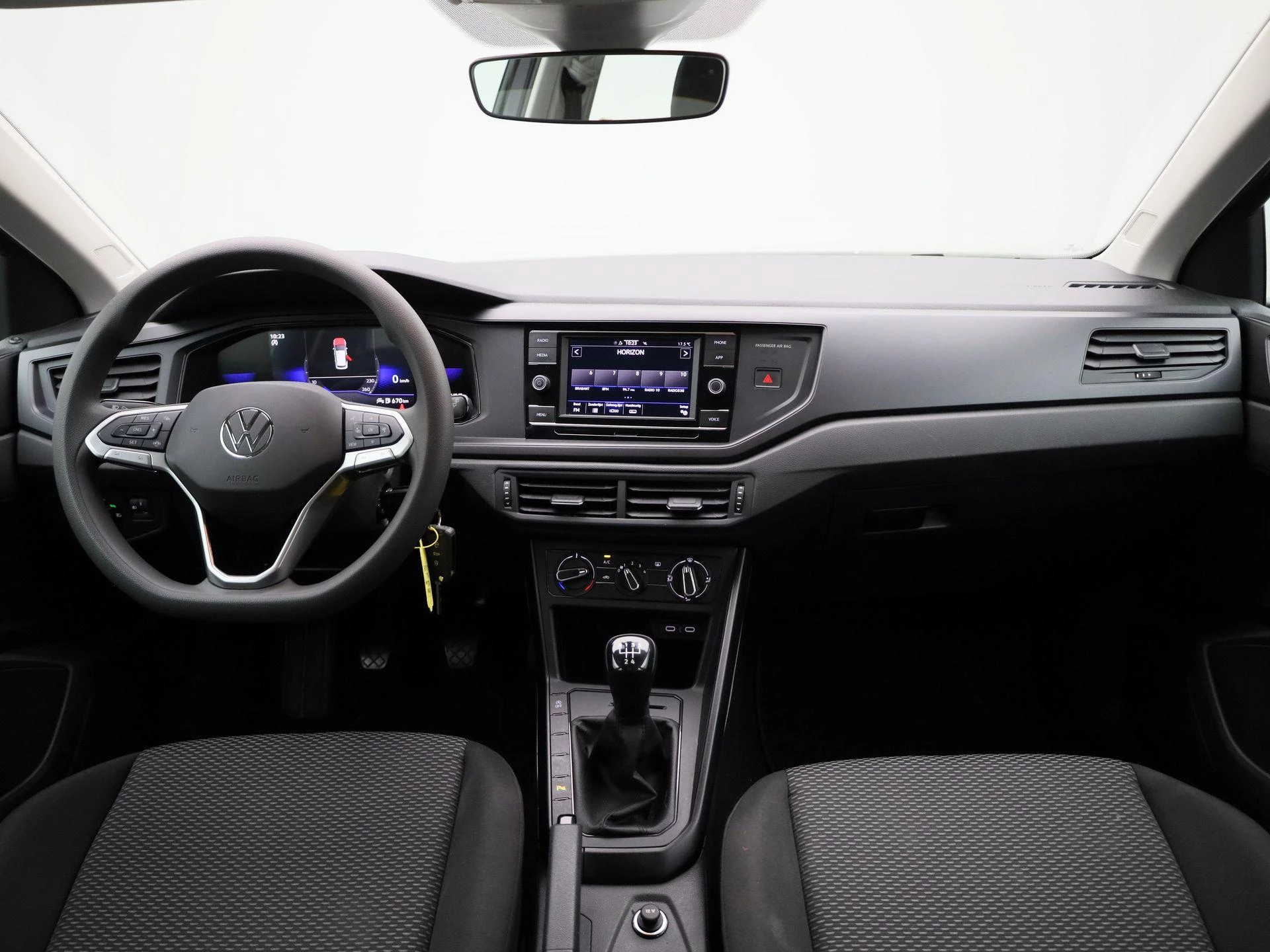 Volkswagen-Polo-image-32