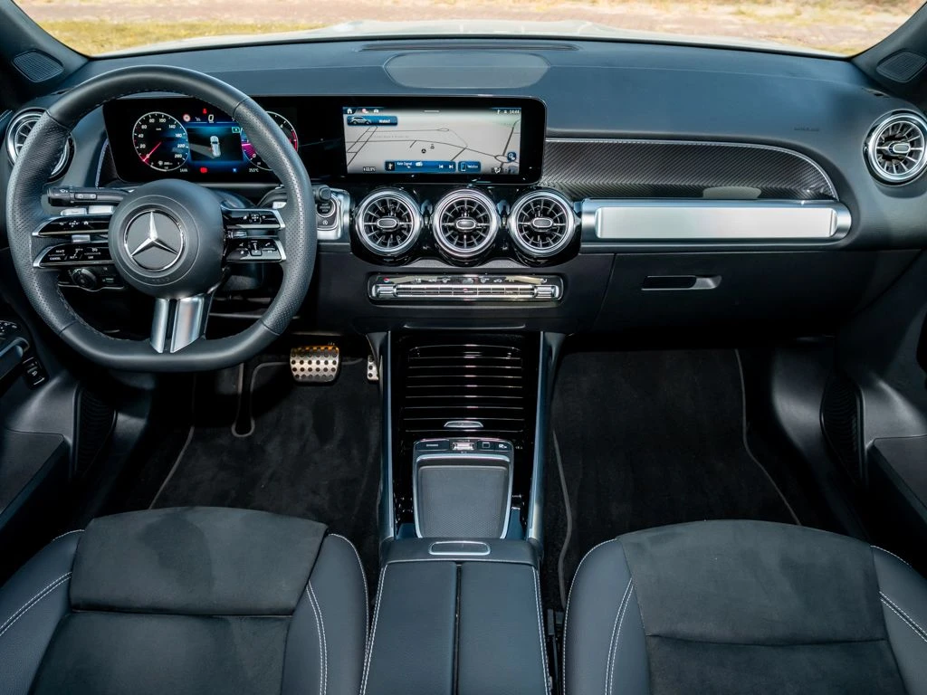 Mercedes-Benz-GLB 200 d-image-13