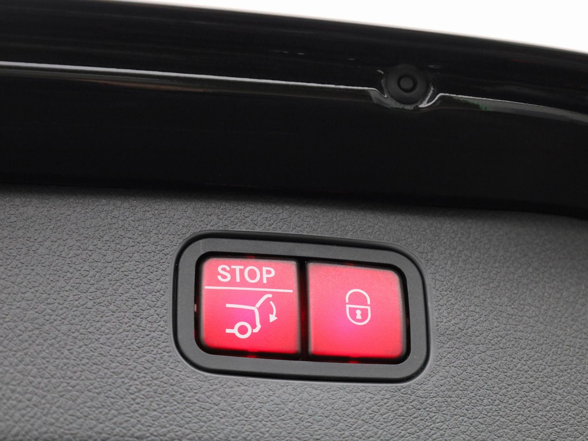 Mercedes-Benz-C-Klasse-image-16